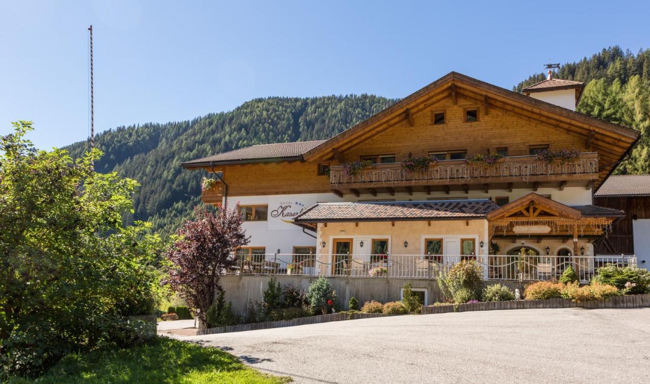 Hotel Kaserhof Valles Extérieur photo